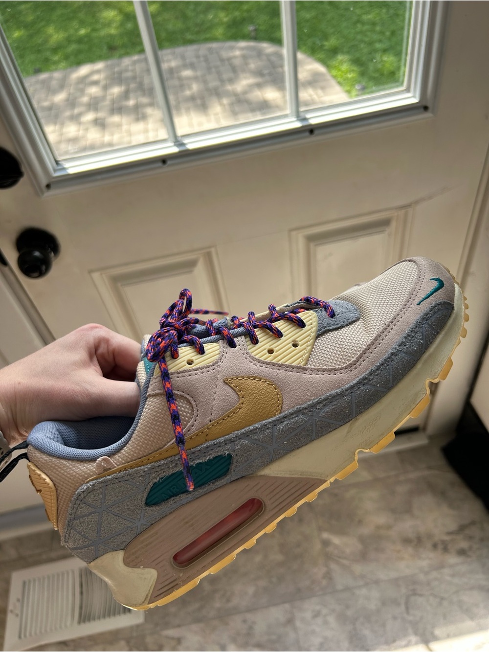 Women's Multicolor Nike Airmax Sneaker - Stylish Everyday Comfort